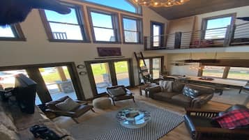 TV, fireplace, heated floors