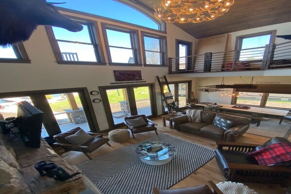 TV, fireplace, heated floors