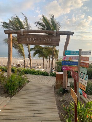 In Strandnähe, Liegestühle, Strandtücher