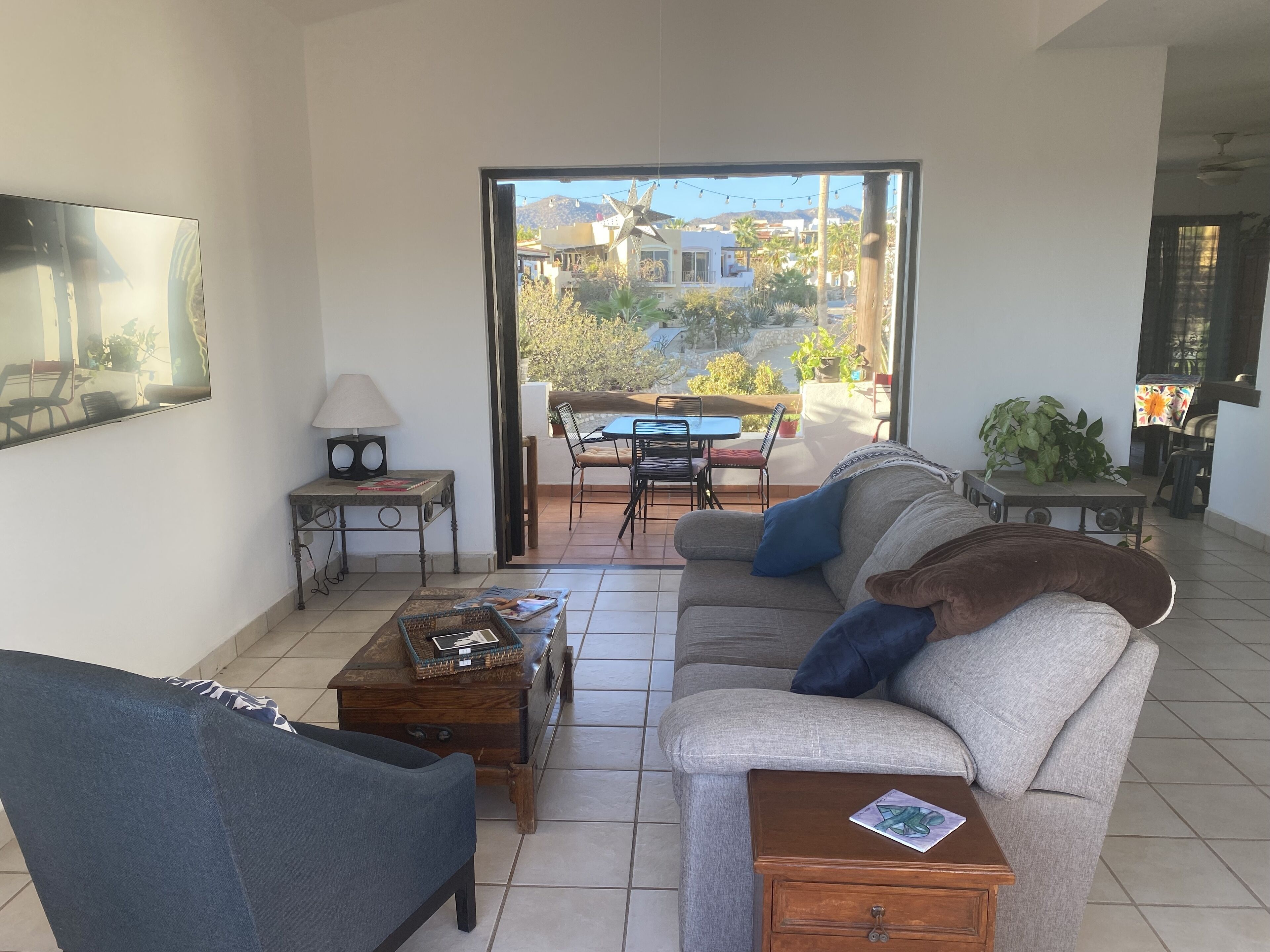 Private, charming  home 5 minutes from town, beach and shopping