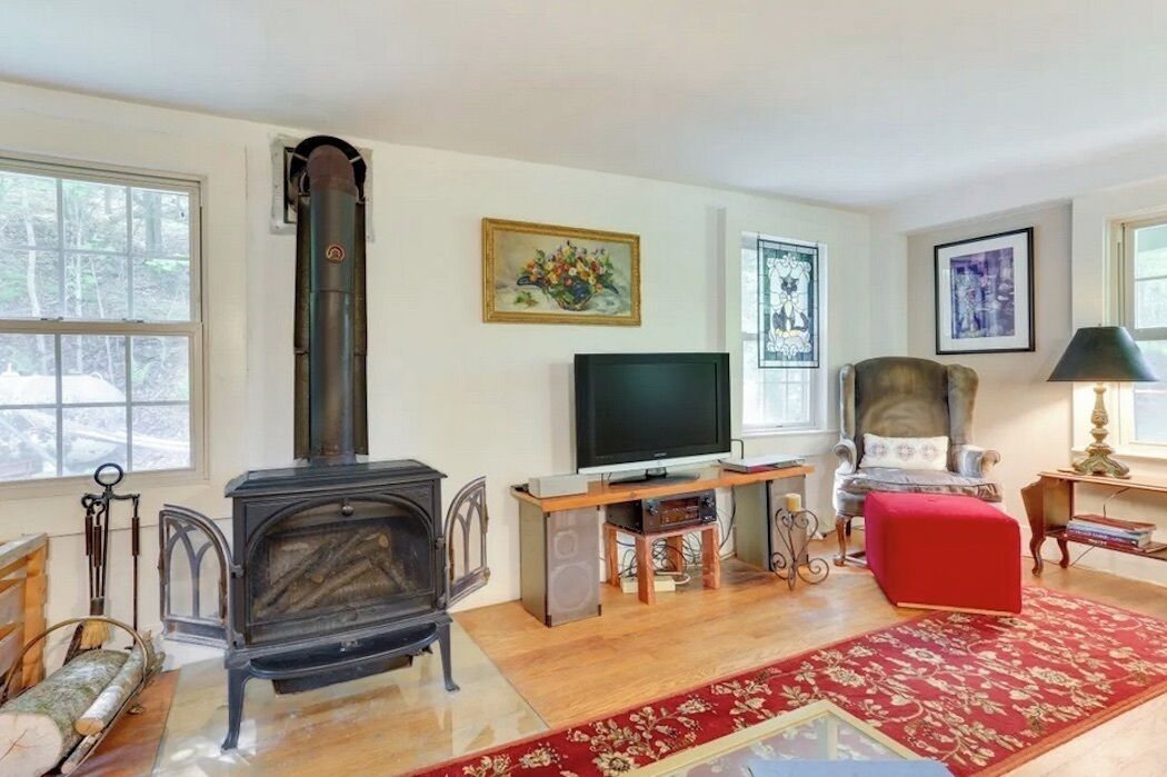 Private, Quaint 1870 Farmhouse