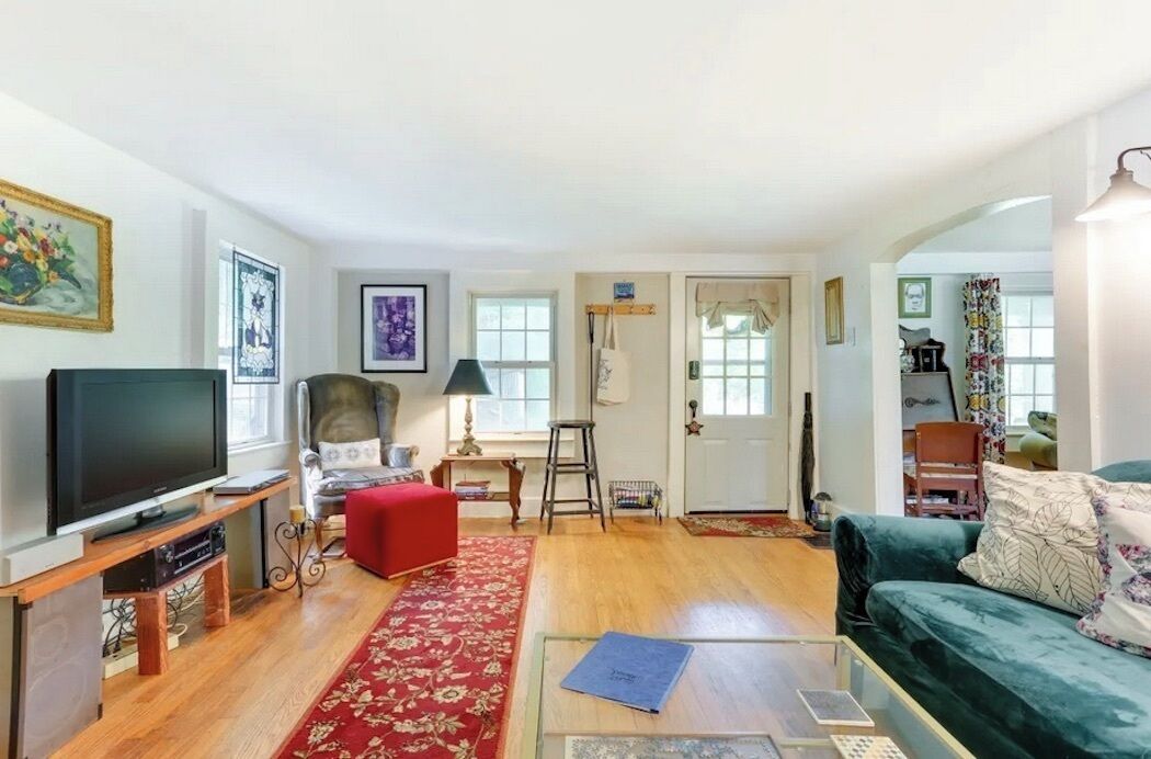 Private, Quaint 1870 Farmhouse