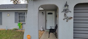 Exterior detail - Florida escape Quiet area.Restaurants all over,Clearwater 1 hr away,Orlando1hr.  (Spring Hill)