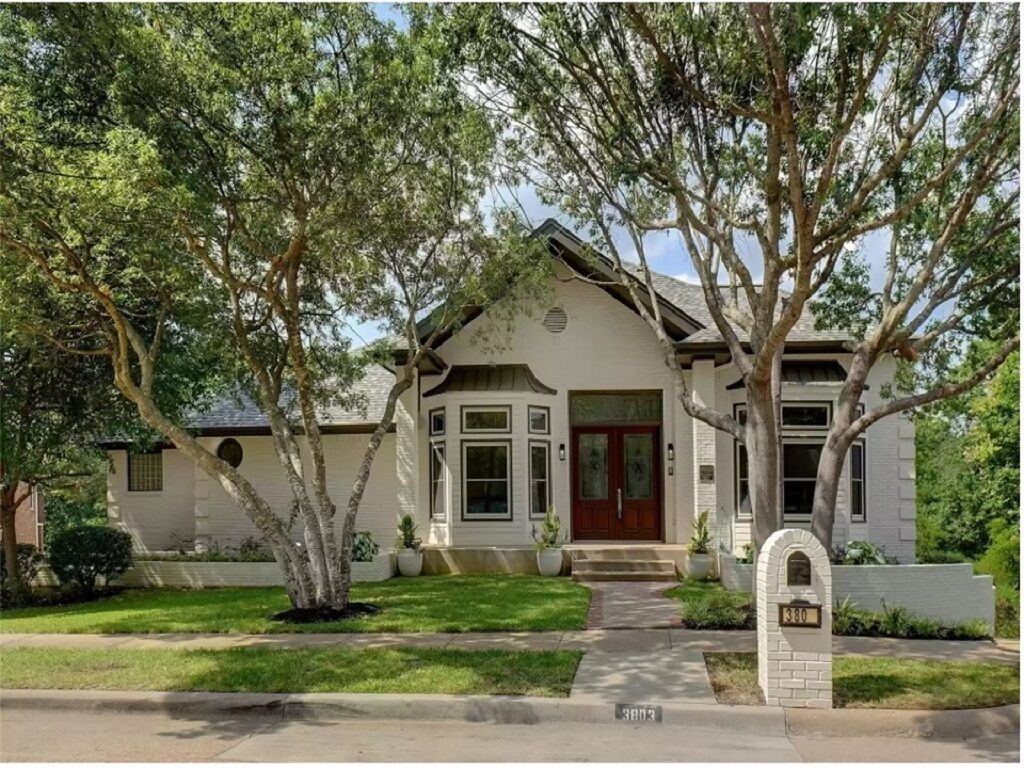 BRAND NEW!Central DFW, Slps 12, Pool, 1 Acre, 4 bedrooms