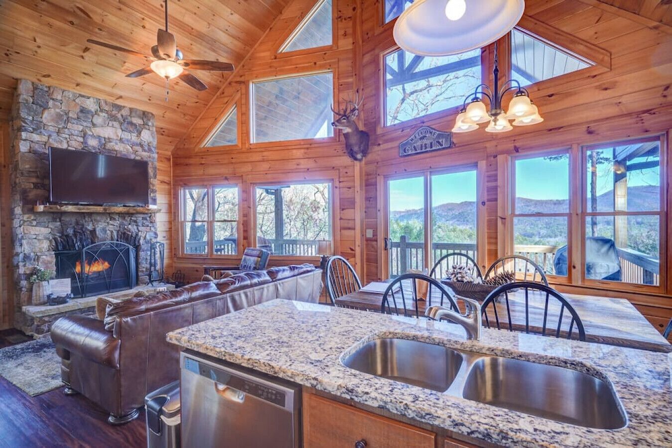 First Class Service. Incredible Views. Jacuzzi.