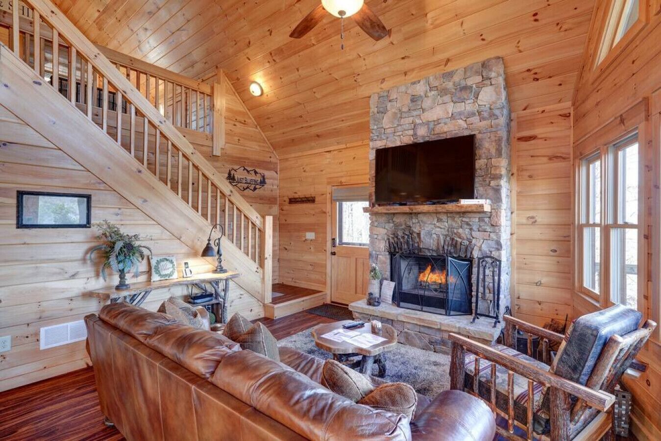 First Class Service. Incredible Views. Jacuzzi.