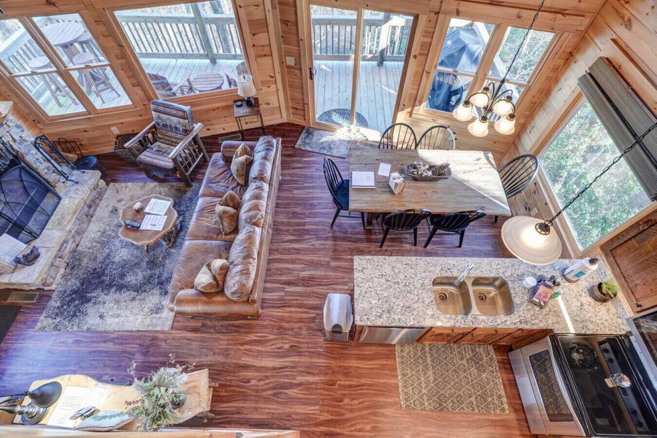 First Class Service. Incredible Views. Jacuzzi.