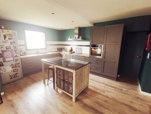 Fridge, microwave, oven, stovetop - Quiet house 10 minutes walk from the sea (Piriac-sur-Mer)