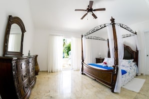 4 soverom, strykejern/-brett, reiseseng for barn og wi-fi (inkludert)