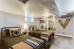 2 bedrooms, WiFi, bed sheets, wheelchair access