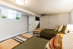 2 bedrooms, WiFi, bed sheets, wheelchair access