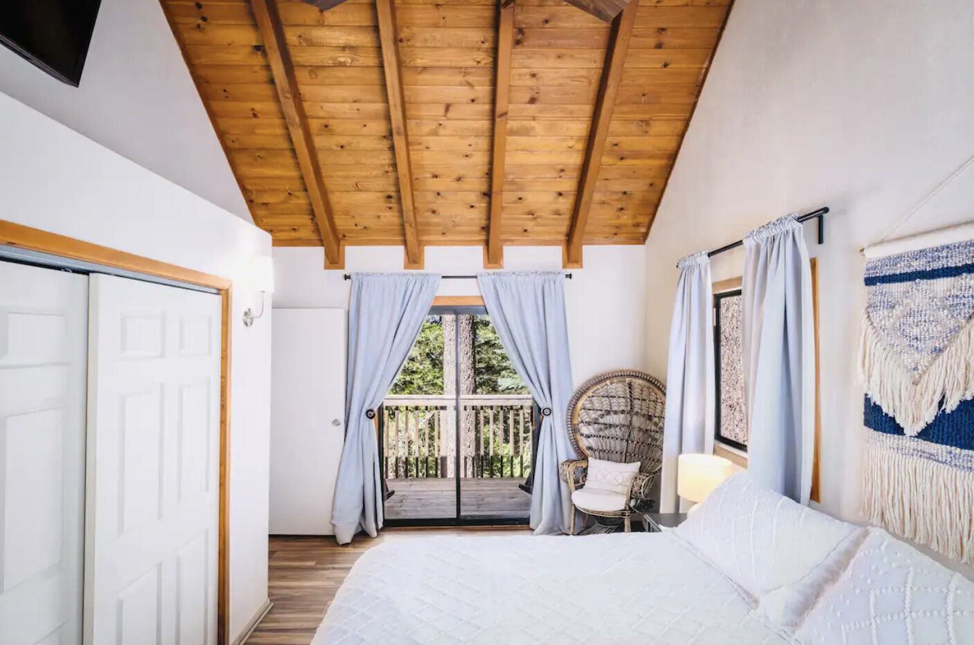 Escape to a Lake Arrowhead Haven!