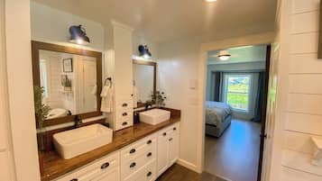 6 bedrooms, iron/ironing board, travel crib, WiFi