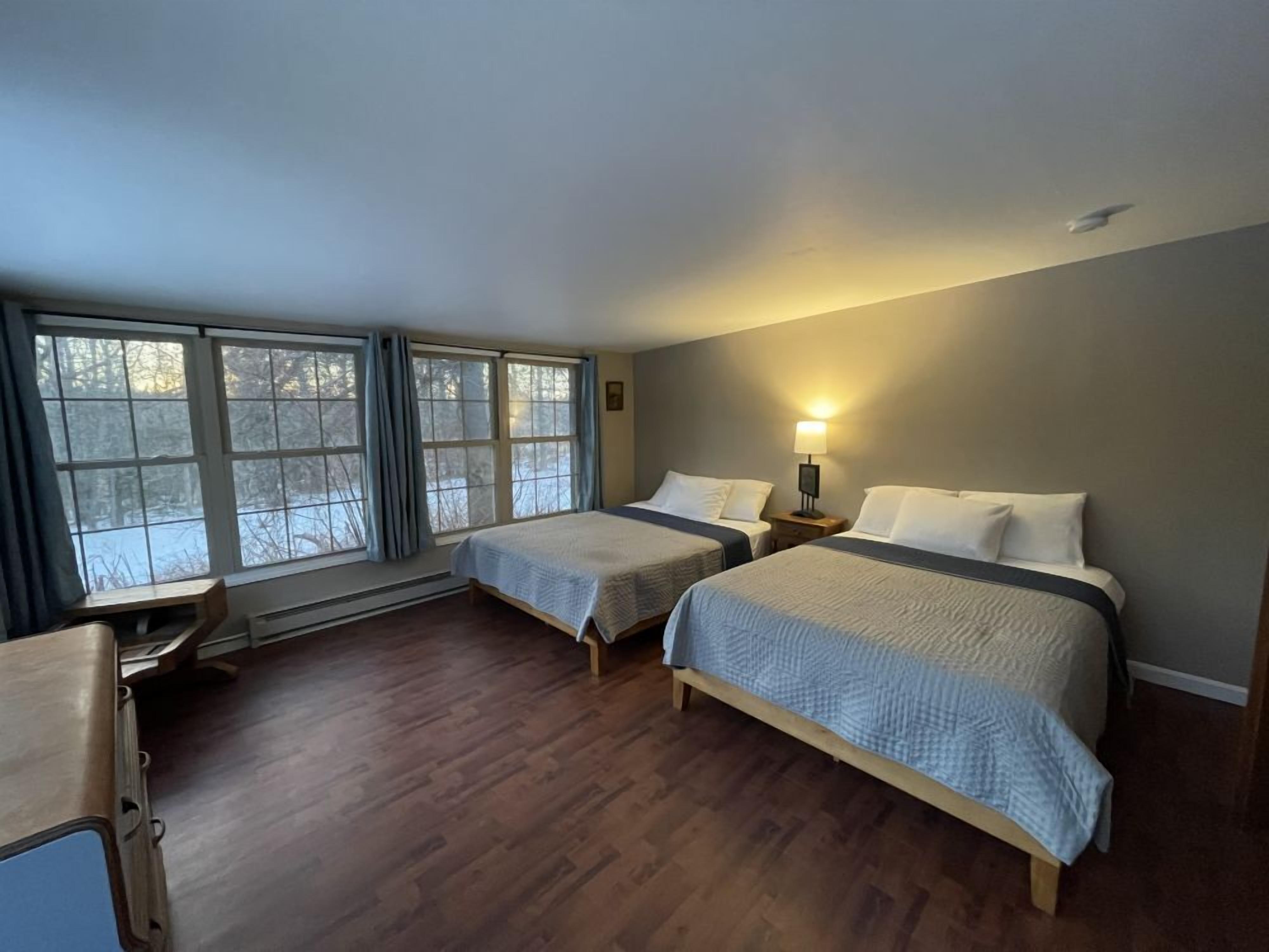 Brookside Hideaway, Brook Road Inn