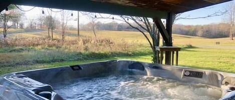 Outdoor spa tub