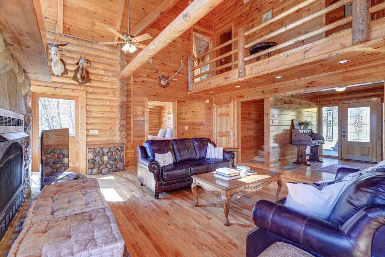 New Listing! Gorgeous Log Cabin - Luxurious feel!