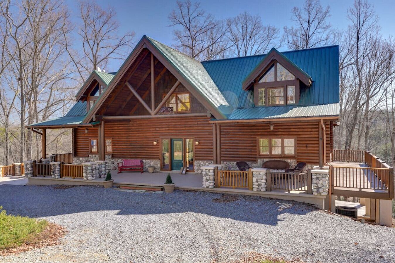 New Listing! Gorgeous Log Cabin - Luxurious feel!