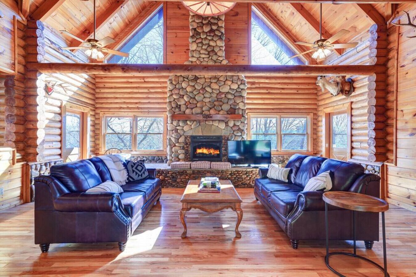 New Listing! Gorgeous Log Cabin - Luxurious feel!