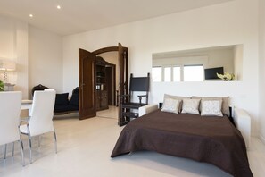 3 slaapkamers, een bureau, reisbedje, gratis wifi