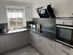 Kühlschrank, Ofen, Herdplatte, Geschirrspüler