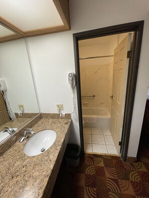 Double Room | Bathroom | Free toiletries, hair dryer, towels, soap - Chino Motel (Chino)