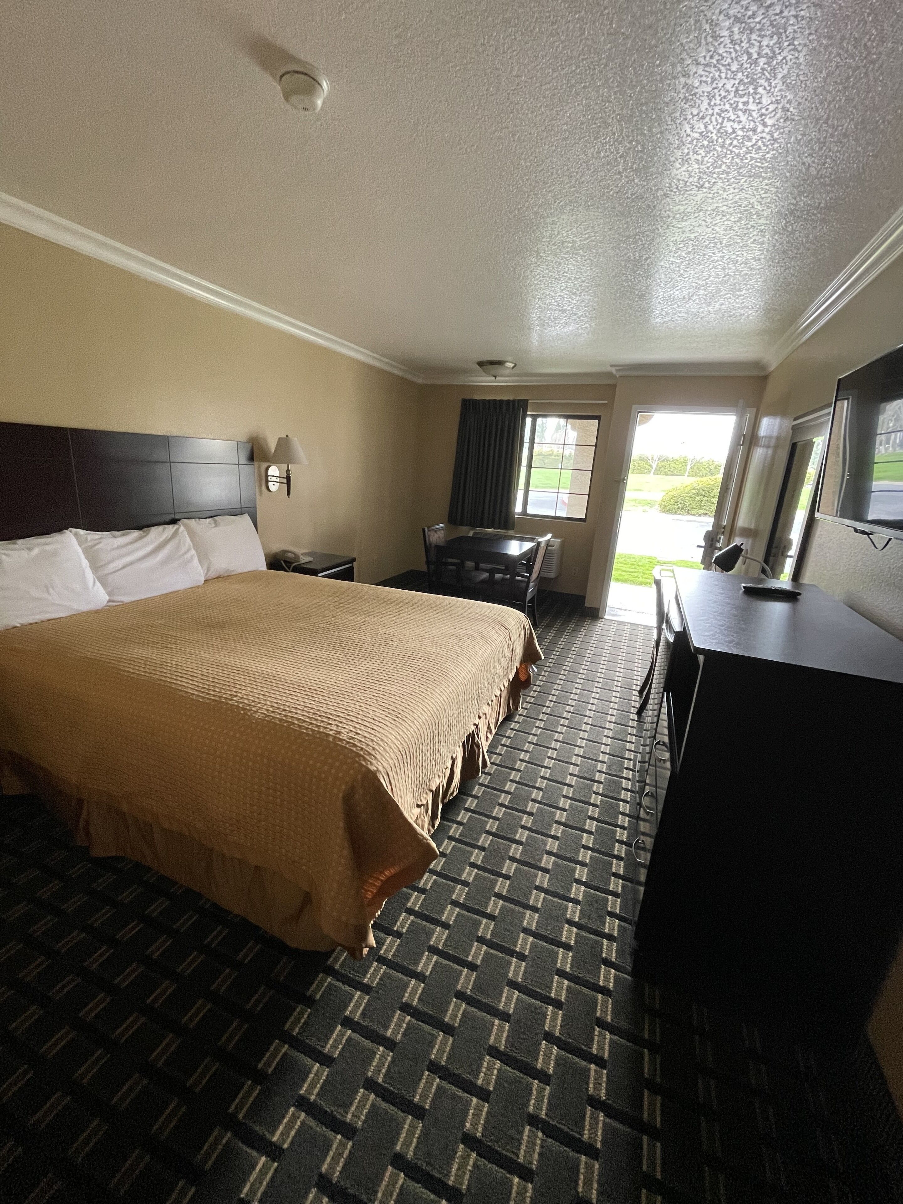 Desk, laptop workspace, free WiFi, bed sheets