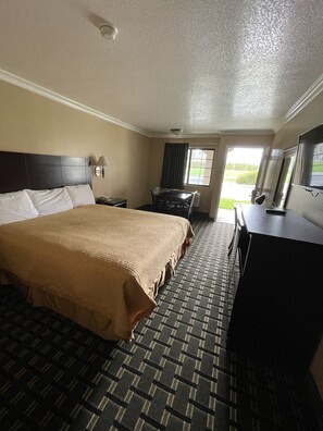 Schreibtisch, laptopgeeigneter Arbeitsplatz, kostenloses WLAN