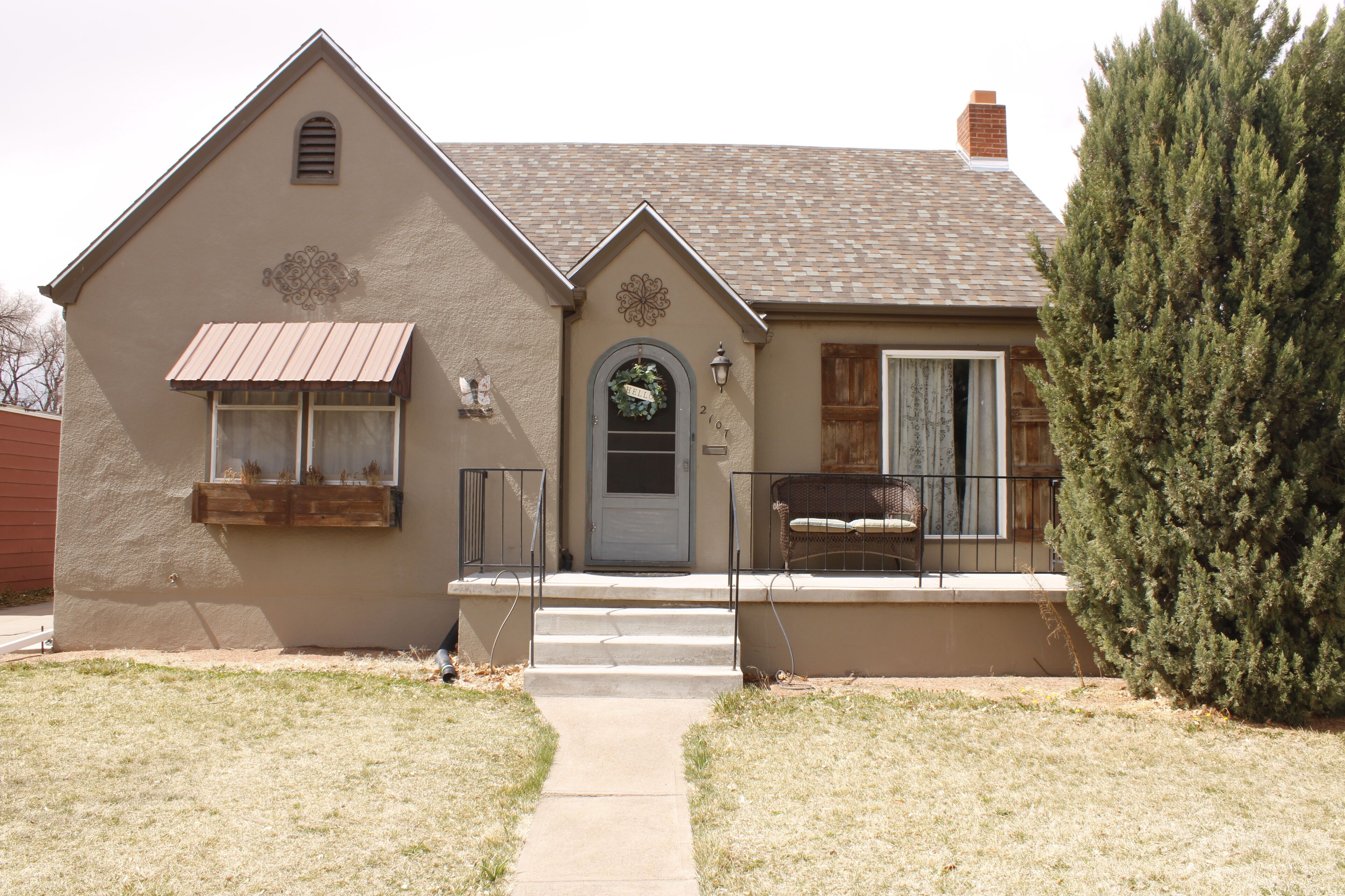 Cheerful Residential, multifamily, 2 in 1 home!!