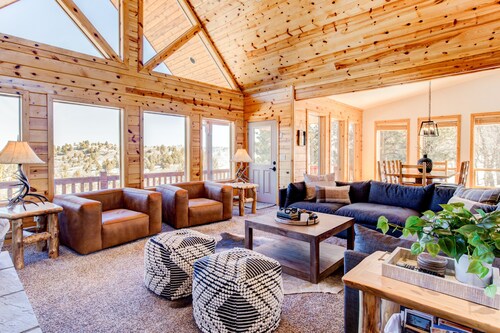 NEW Duck Creek ⛰ Escape w/View+AC! ~30 mi. Bryce/Zion