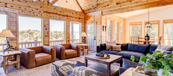 NEW Duck Creek ⛰ Escape w/View+AC! ~30 mi. Bryce/Zion