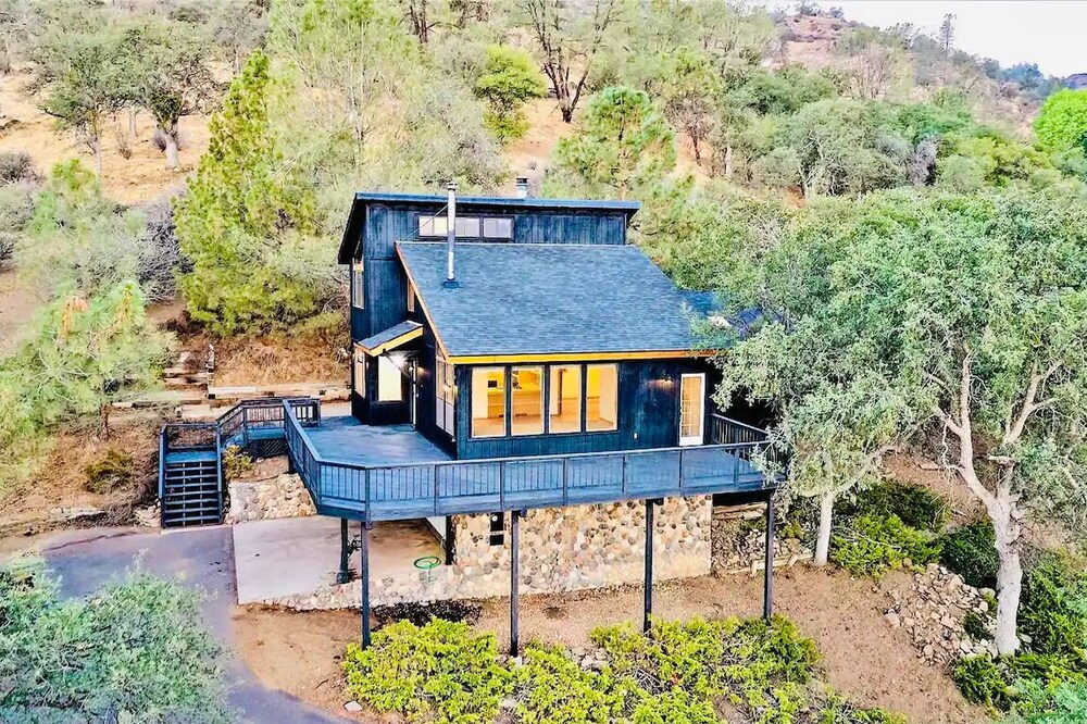 ***New! Private Home with Million Dollar Views!
