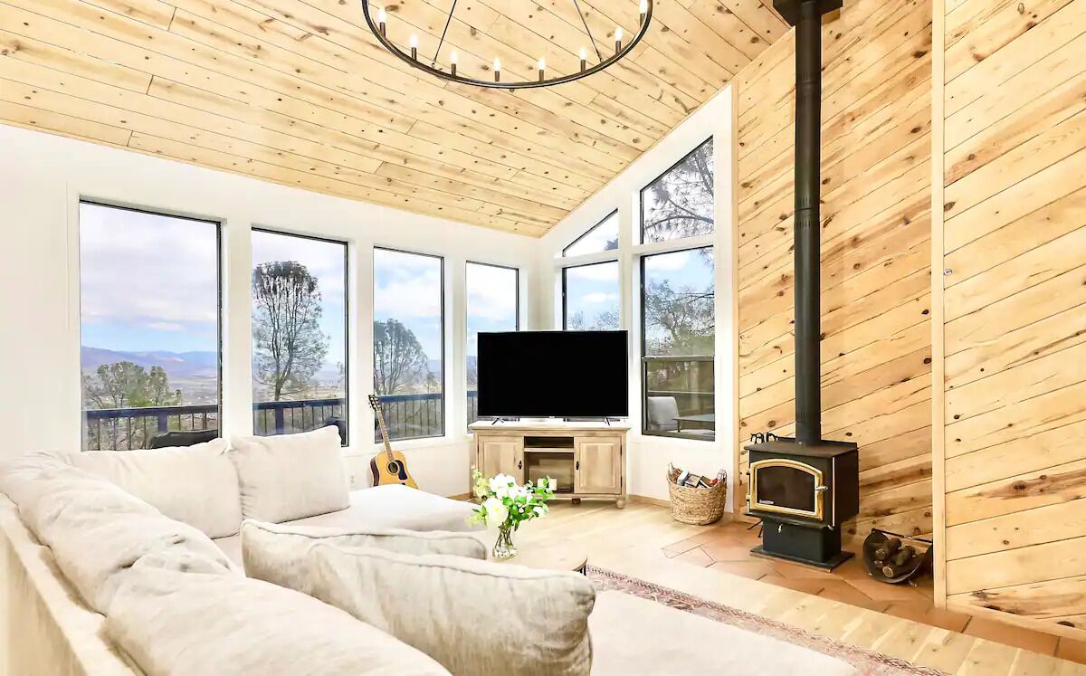 ***New! Private Home with Million Dollar Views!