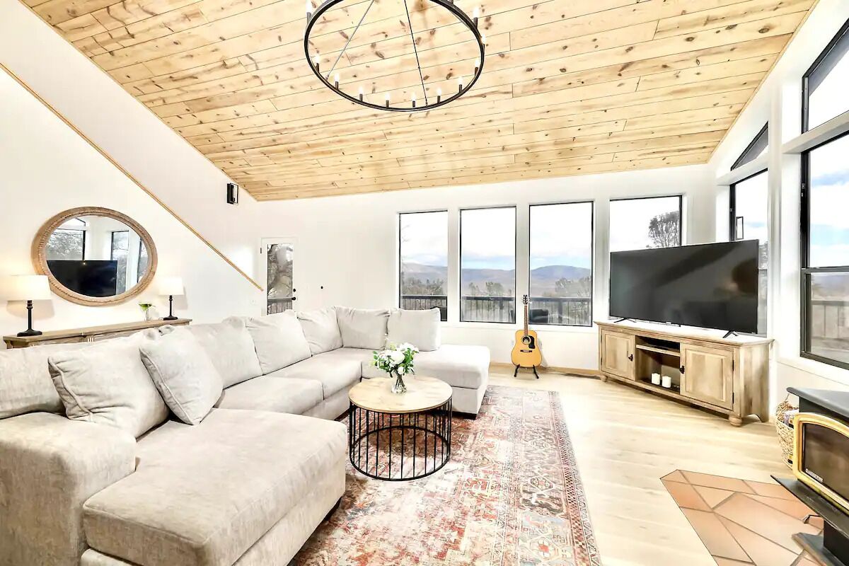 ***New! Private Home with Million Dollar Views!