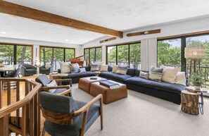 Smart TV, fireplace, books, stereo