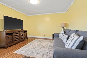 TV - Perfect Private Getaway in Historic Campobello! (Campobello)