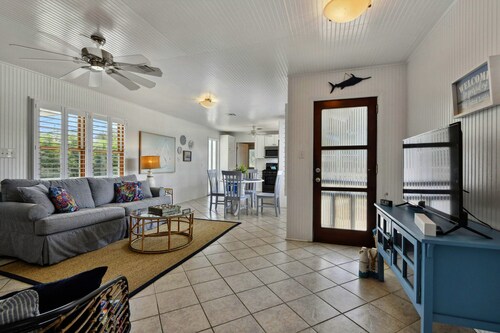 Your quaint family-friendly getaway on the Coast!