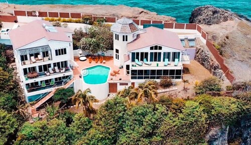 The Reef Villa is two bedrooms with en-suite bathrooms 