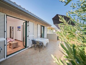 Outdoor dining - Apartments Vujina - Studio 1 (Kastel Stafilic)