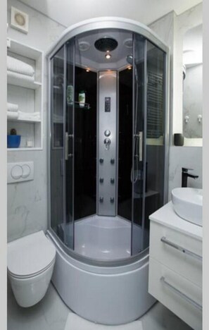 Shower, free toiletries, hair dryer, towels