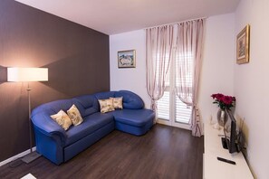 TV - City Apartments Lani - One Bedroom Apartment with Balcony (Dubrovnik)