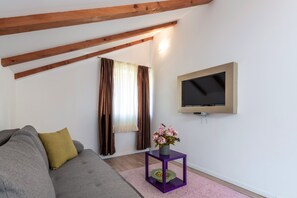 TV - City Apartments Lani - Superior One bedroom Apartment with Terrace (Dubrovnik)