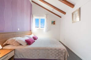 2 chambres, fer et planche à repasser, accès Internet, draps fournis