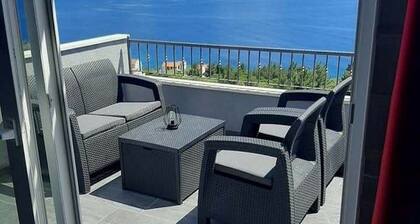Apartments Dobrila - One Bedroom Apartment with Terrace and sea view