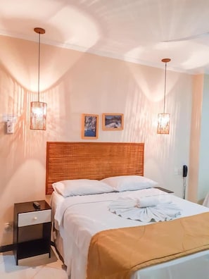 Standard Quadruple Room | Free WiFi, bed sheets - Pousada Emcanto (Mangaratiba)