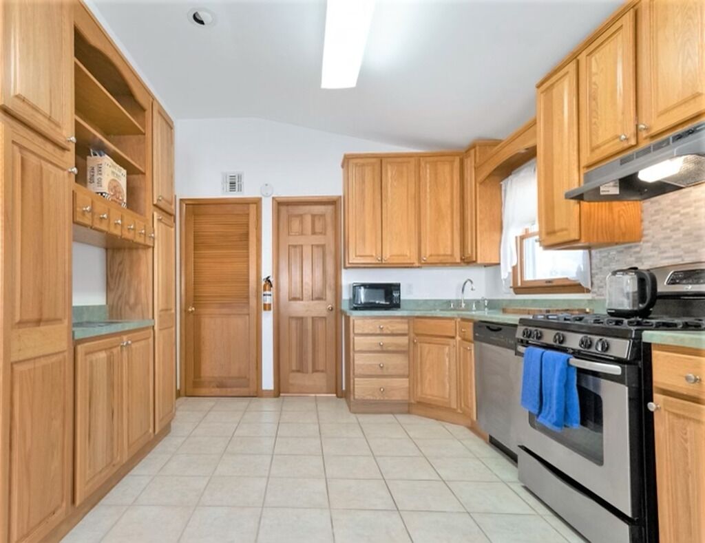 WATER FRONT BEACH BUNGALOW- SLEEPS 6   FIREPIT. GAME ROOM GAZEBO. 