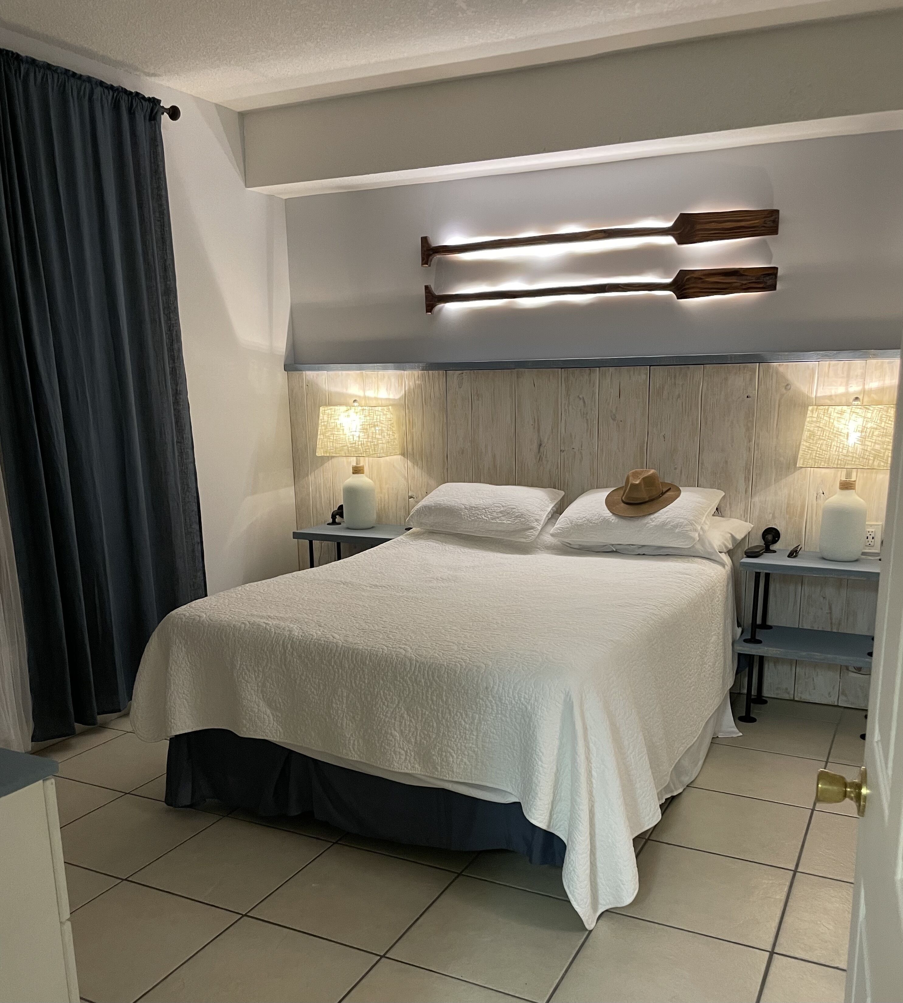 Huge Beachfront Balcony. Sunrise & Sunset