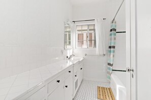Combined shower/bathtub, hair dryer, towels, soap