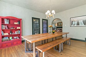 Dining - Hollywood Chic + Modern Comfort at Griffith Park (Los Angeles)