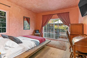 4 bedrooms, desk, iron/ironing board, travel cot - Hollywood Chic + Modern Comfort at Griffith Park (Los Angeles)