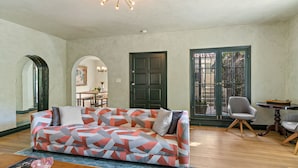 Unclassified image, 2 of 36, button - Hollywood Chic + Modern Comfort at Griffith Park (Los Angeles)